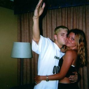 Eminem with Girls 002 Kissing
