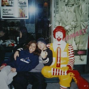 Eminem with Girls 006 at McDonalds